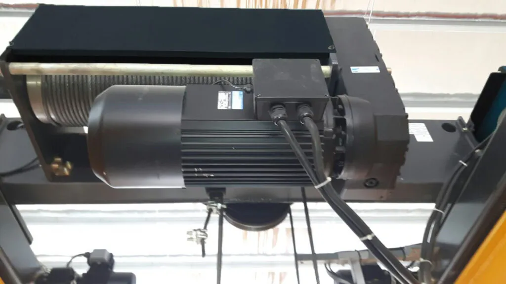 Hoisting motor
